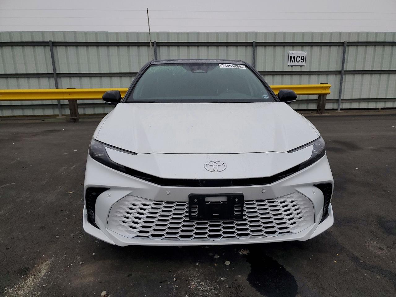 2025 TOYOTA CAMRY XSE photo 5