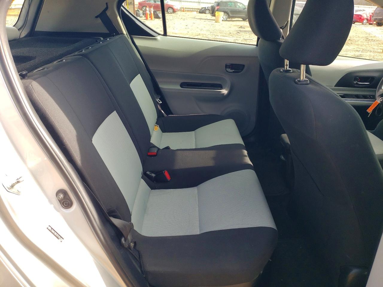 2013 TOYOTA PRIUS C photo 21