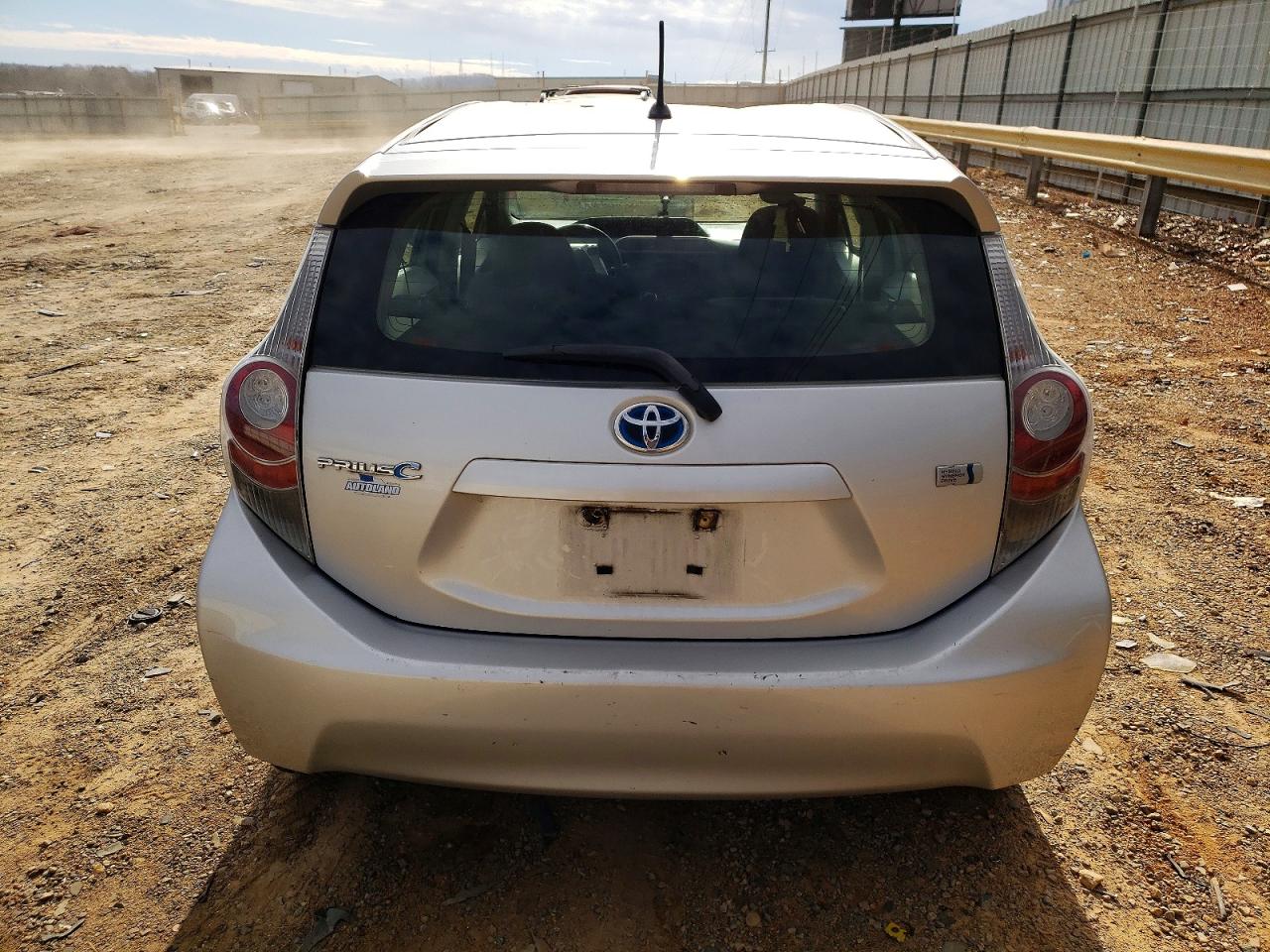 2013 TOYOTA PRIUS C photo 11