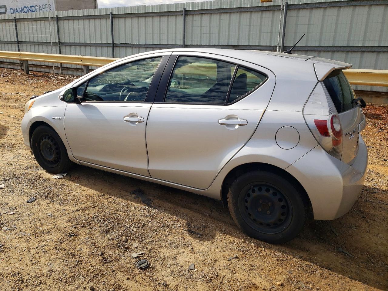 2013 TOYOTA PRIUS C photo 3