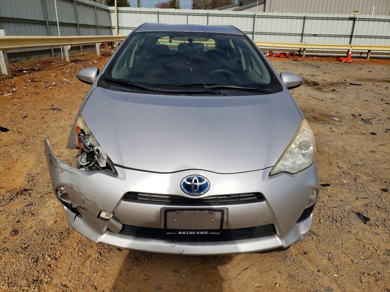 2013 TOYOTA PRIUS C photo 9