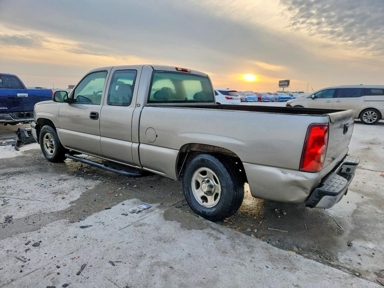 2003 CHEVROLET SILVERADO C1500 photo 4