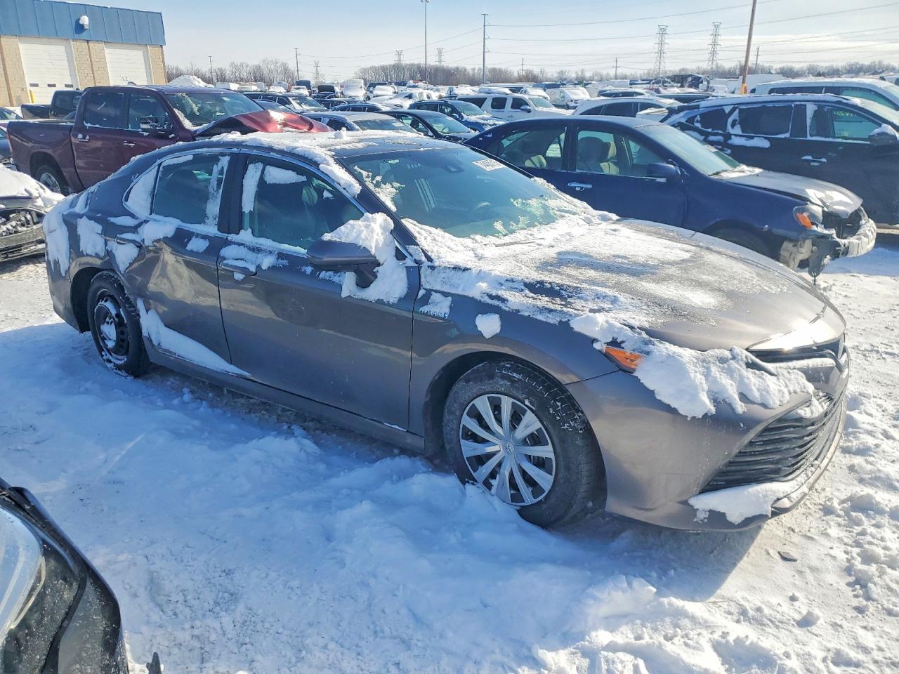 2020 TOYOTA CAMRY LE photo 4