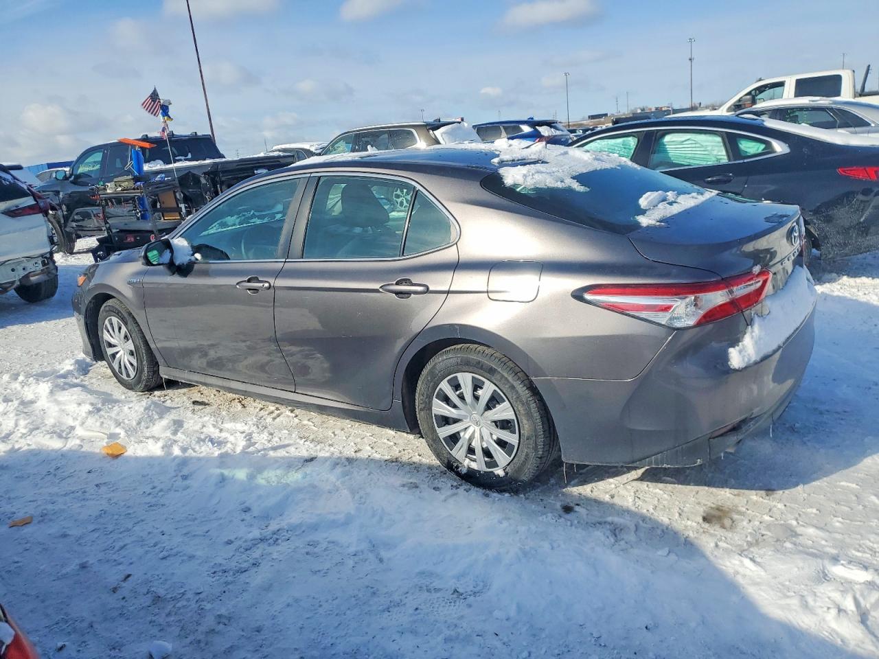 2020 TOYOTA CAMRY LE photo 2