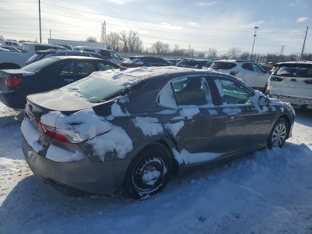 2020 TOYOTA CAMRY LE photo 3