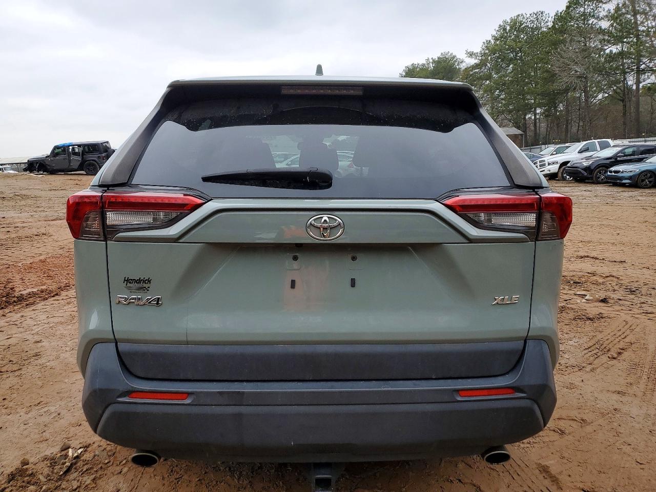 2019 TOYOTA RAV4 XLE photo 11