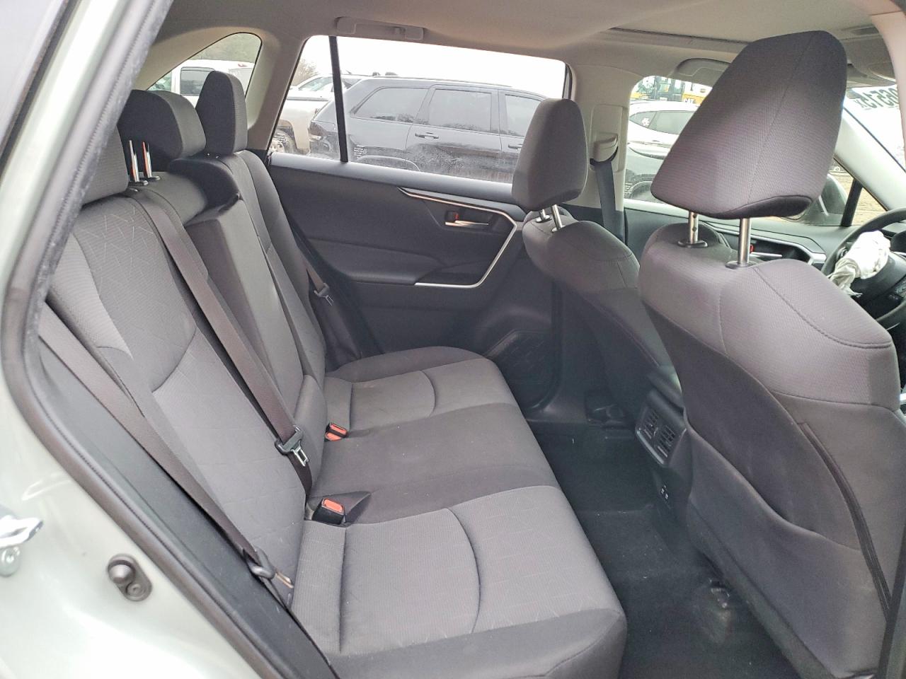 2019 TOYOTA RAV4 XLE photo 21