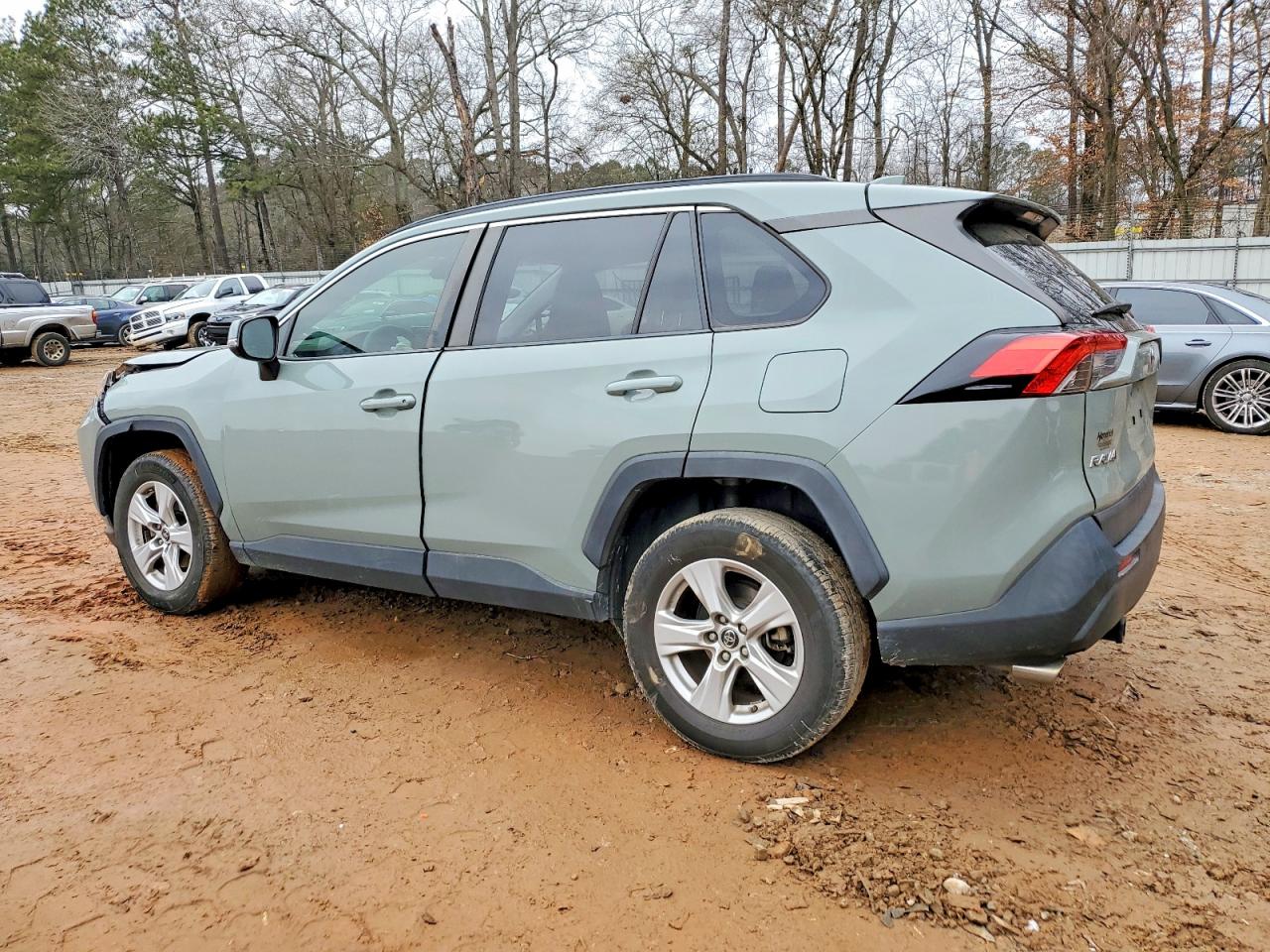 2019 TOYOTA RAV4 XLE photo 3