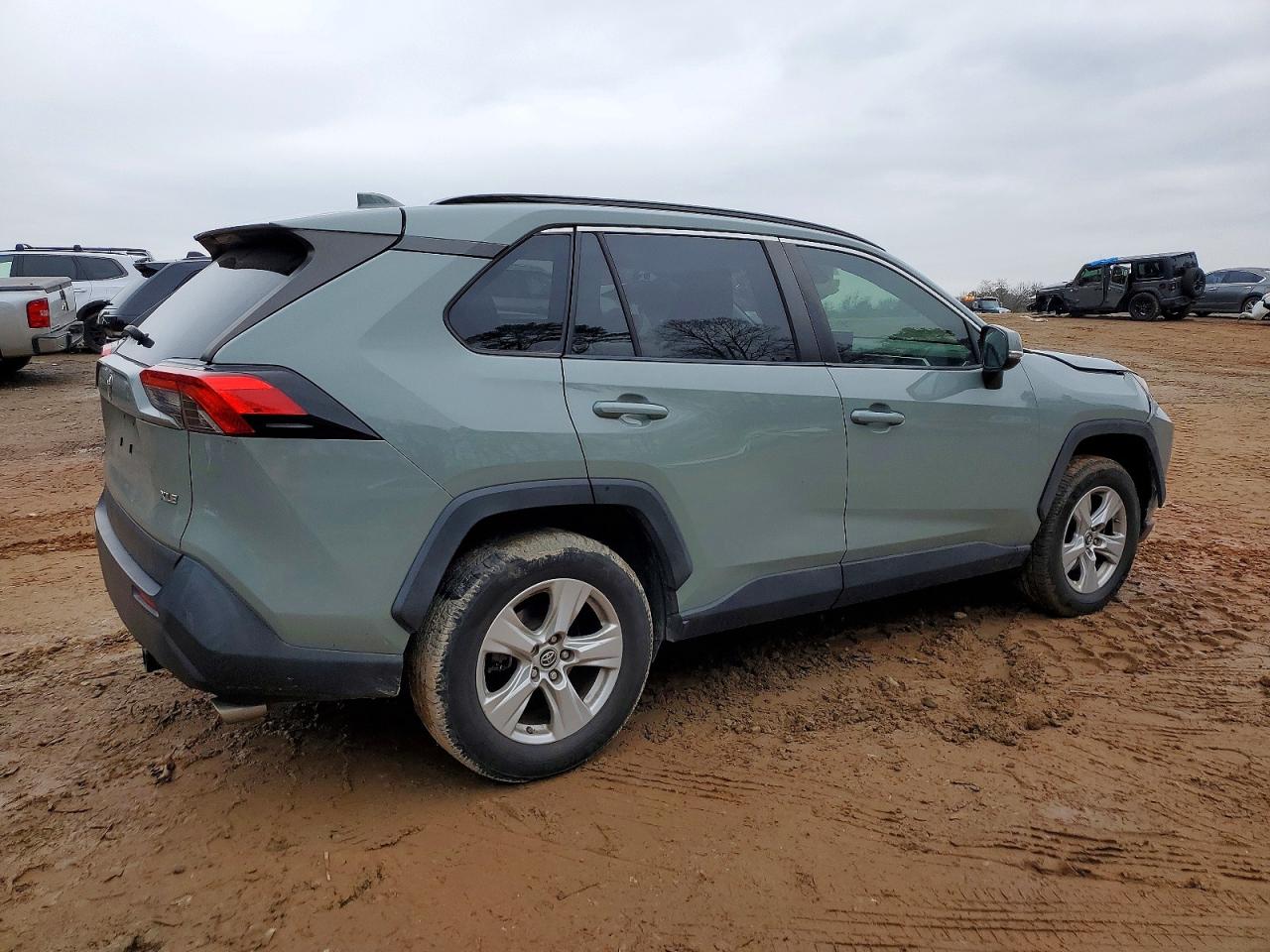 2019 TOYOTA RAV4 XLE photo 5