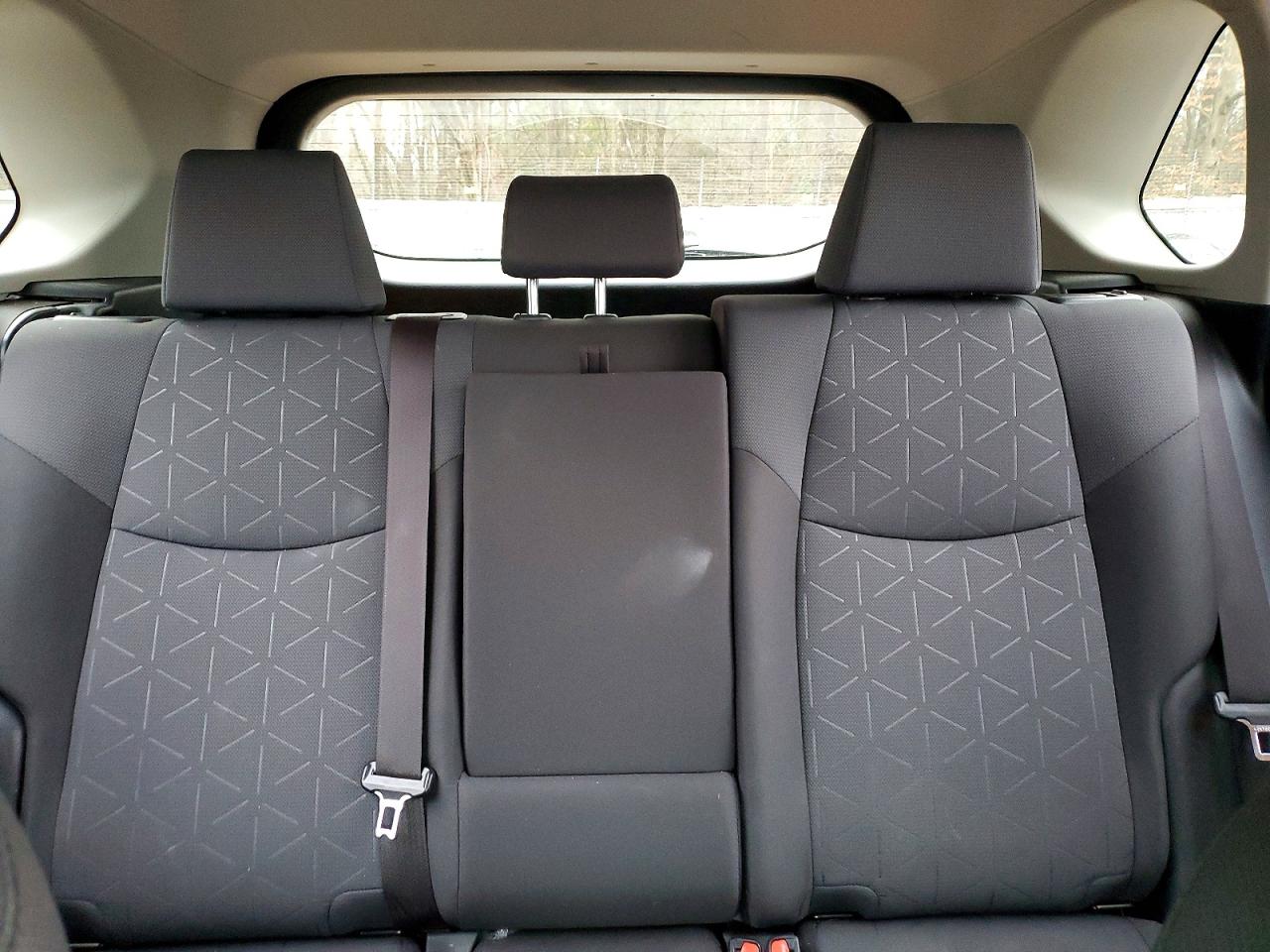 2019 TOYOTA RAV4 XLE photo 19