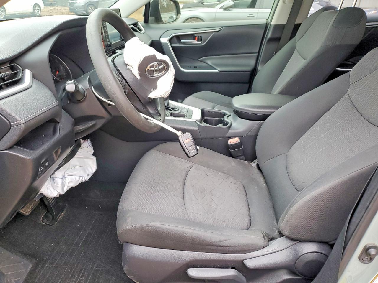 2019 TOYOTA RAV4 XLE photo 13