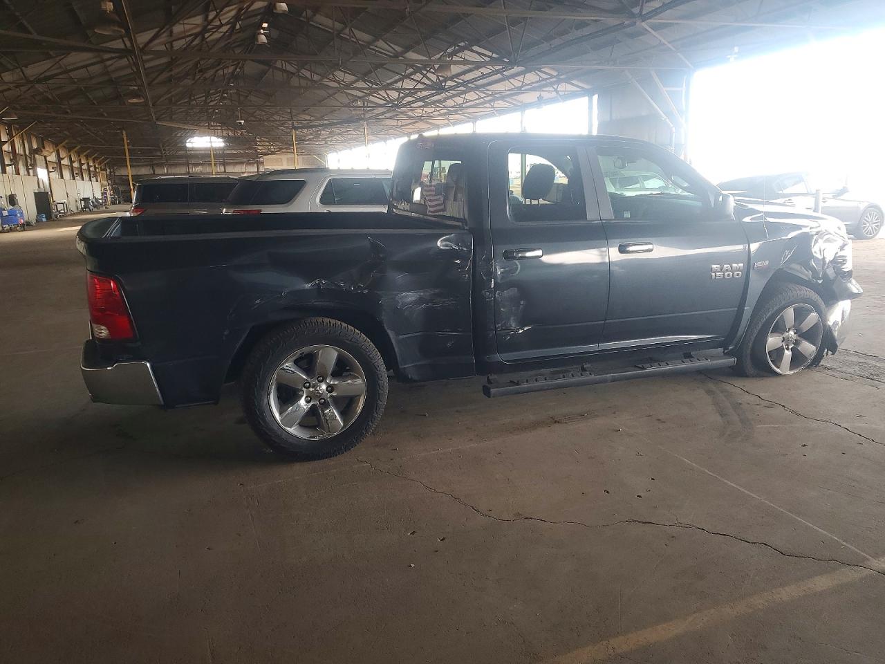 2016 RAM 1500 SLT photo 7