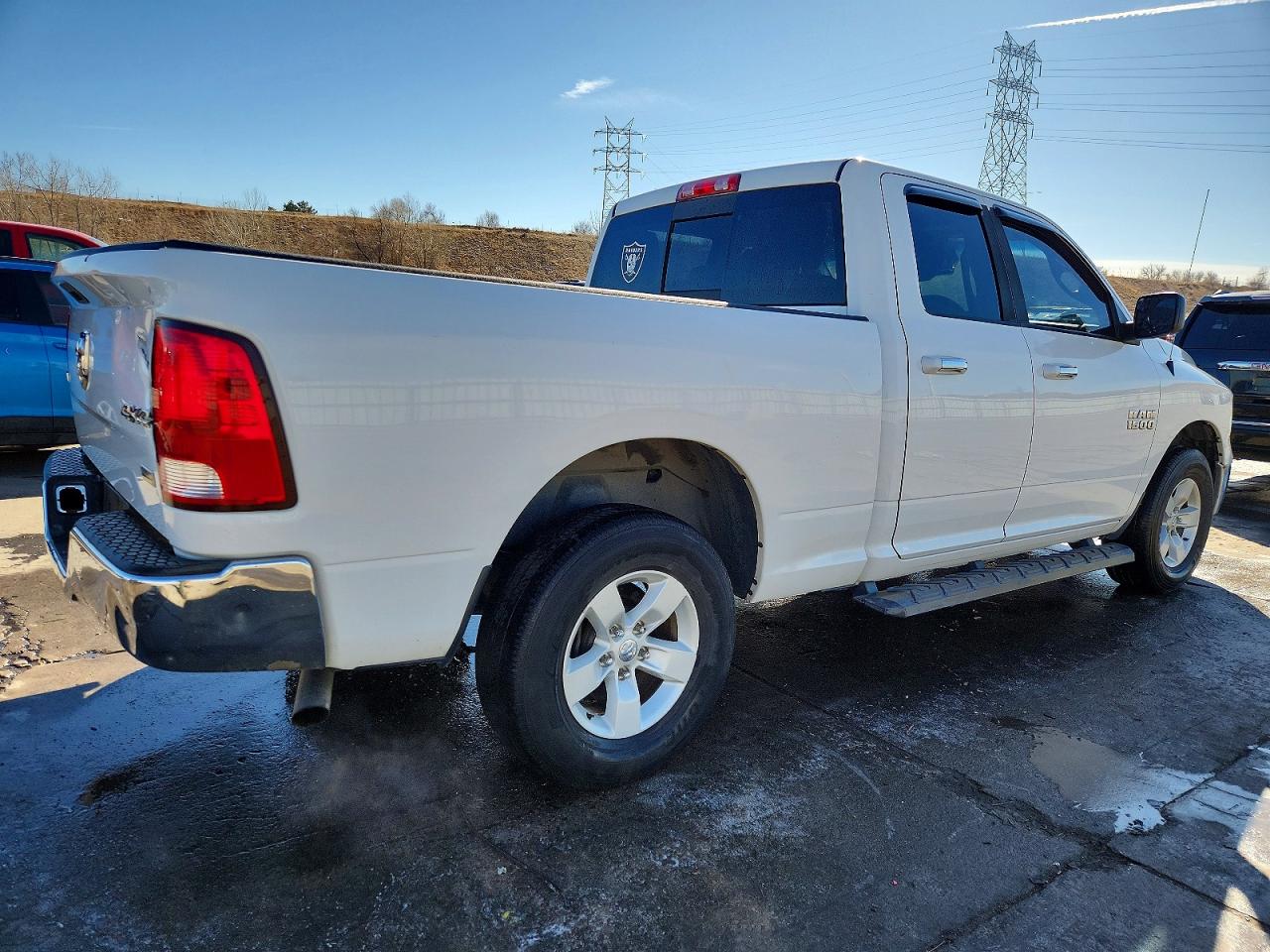 2016 RAM 1500 SLT photo 3
