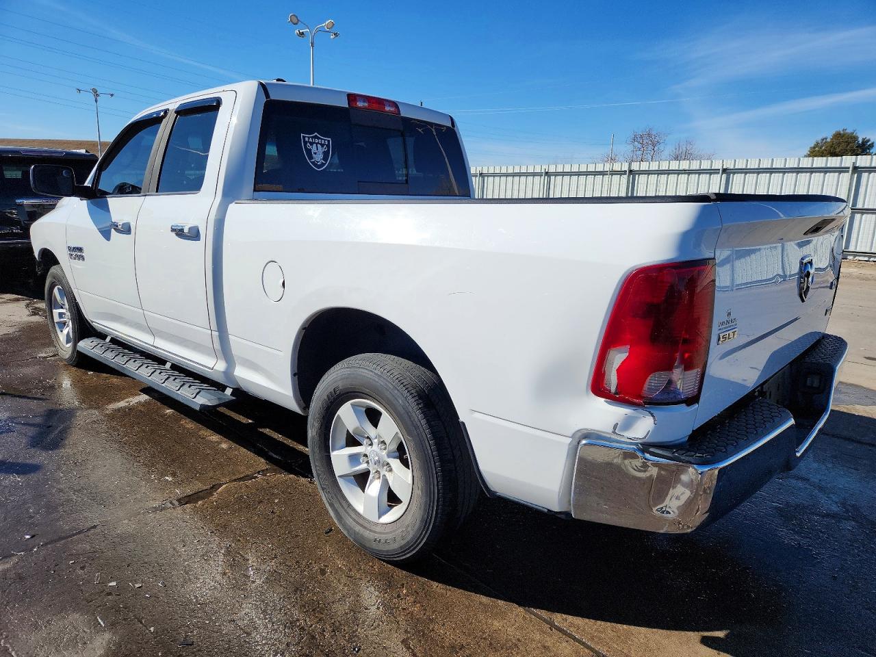 2016 RAM 1500 SLT photo 2