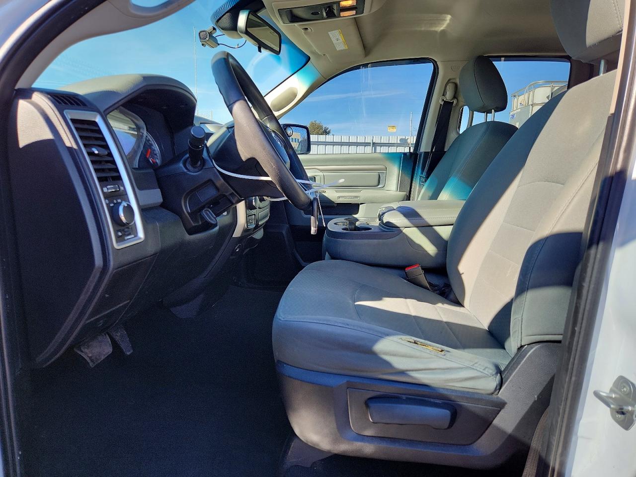 2016 RAM 1500 SLT photo 7