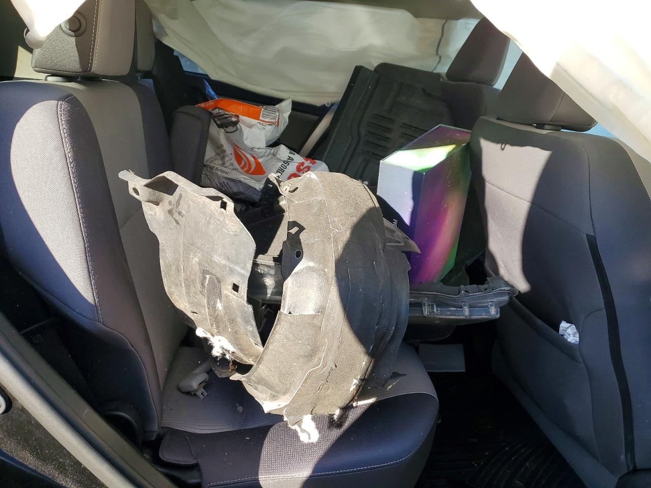 2015 TOYOTA RAV4 XLE photo 10