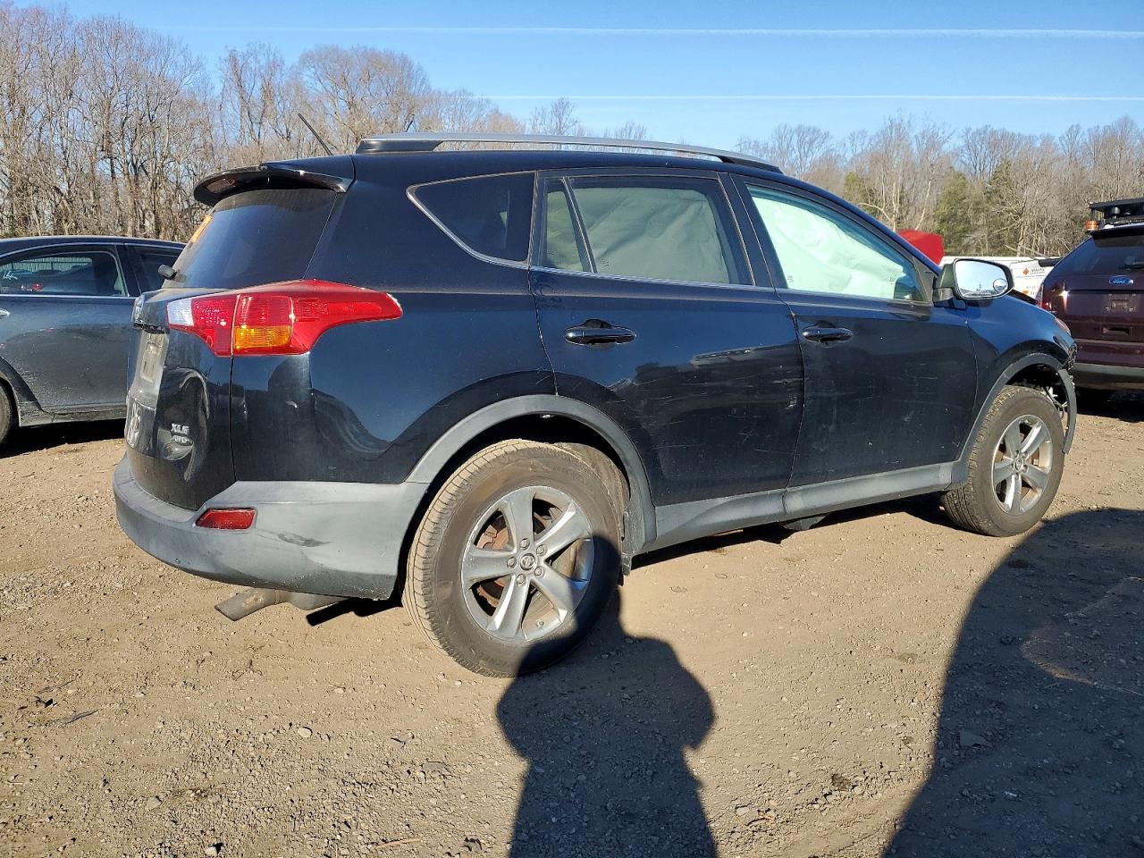 2015 TOYOTA RAV4 XLE photo 3