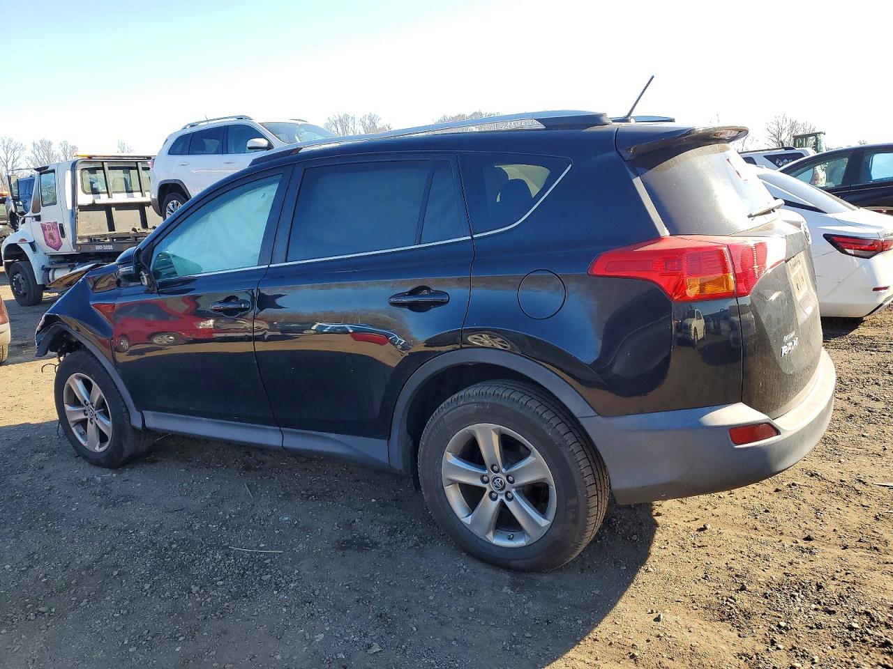 2015 TOYOTA RAV4 XLE photo 2