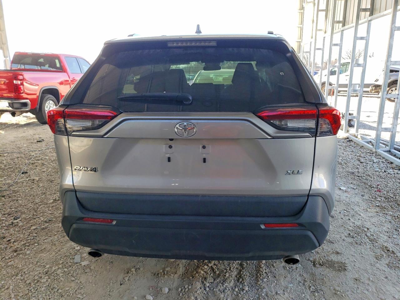 2022 TOYOTA RAV4 XLE photo 6