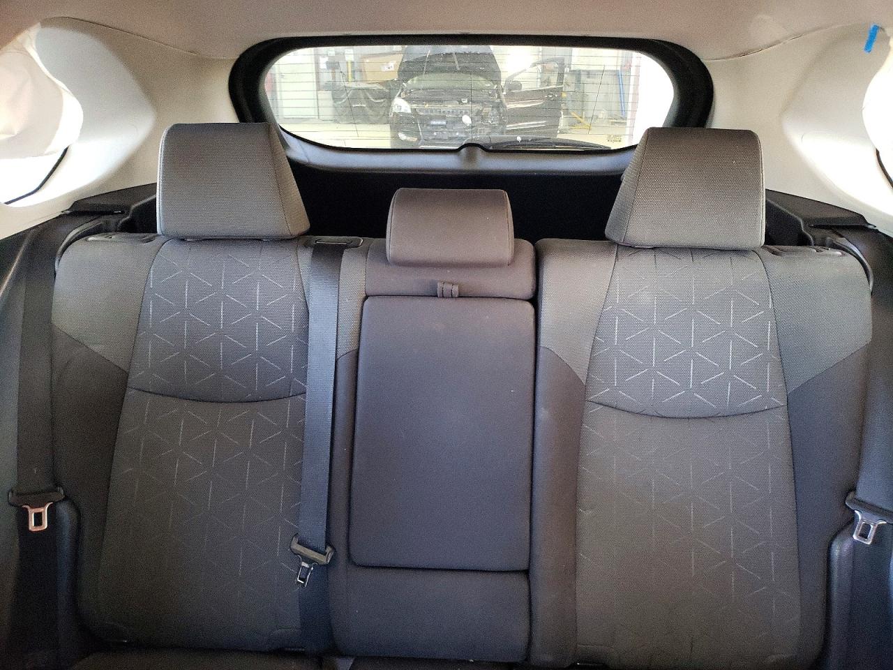 2022 TOYOTA RAV4 XLE photo 10