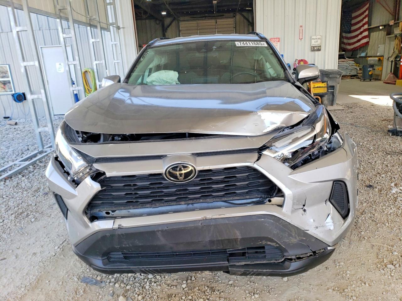 2022 TOYOTA RAV4 XLE photo 5