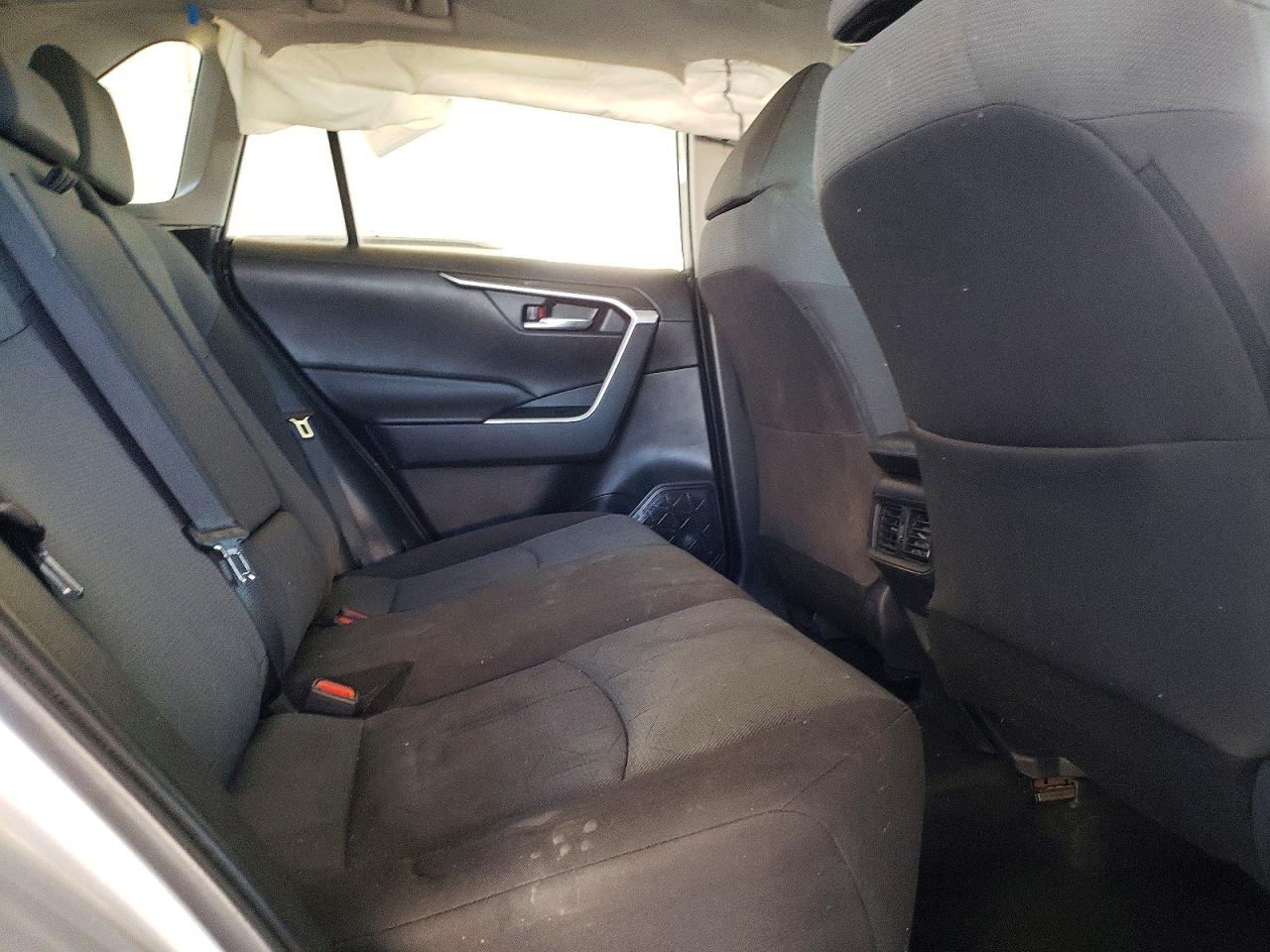 2022 TOYOTA RAV4 XLE photo 11