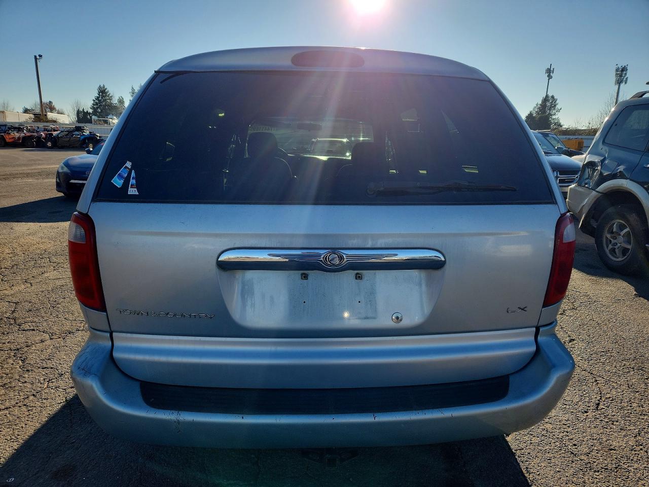2001 CHRYSLER TOWN & COUNTRY photo 11