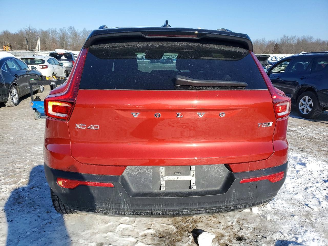 2022 VOLVO XC40 T5 R-DESIGN photo 6