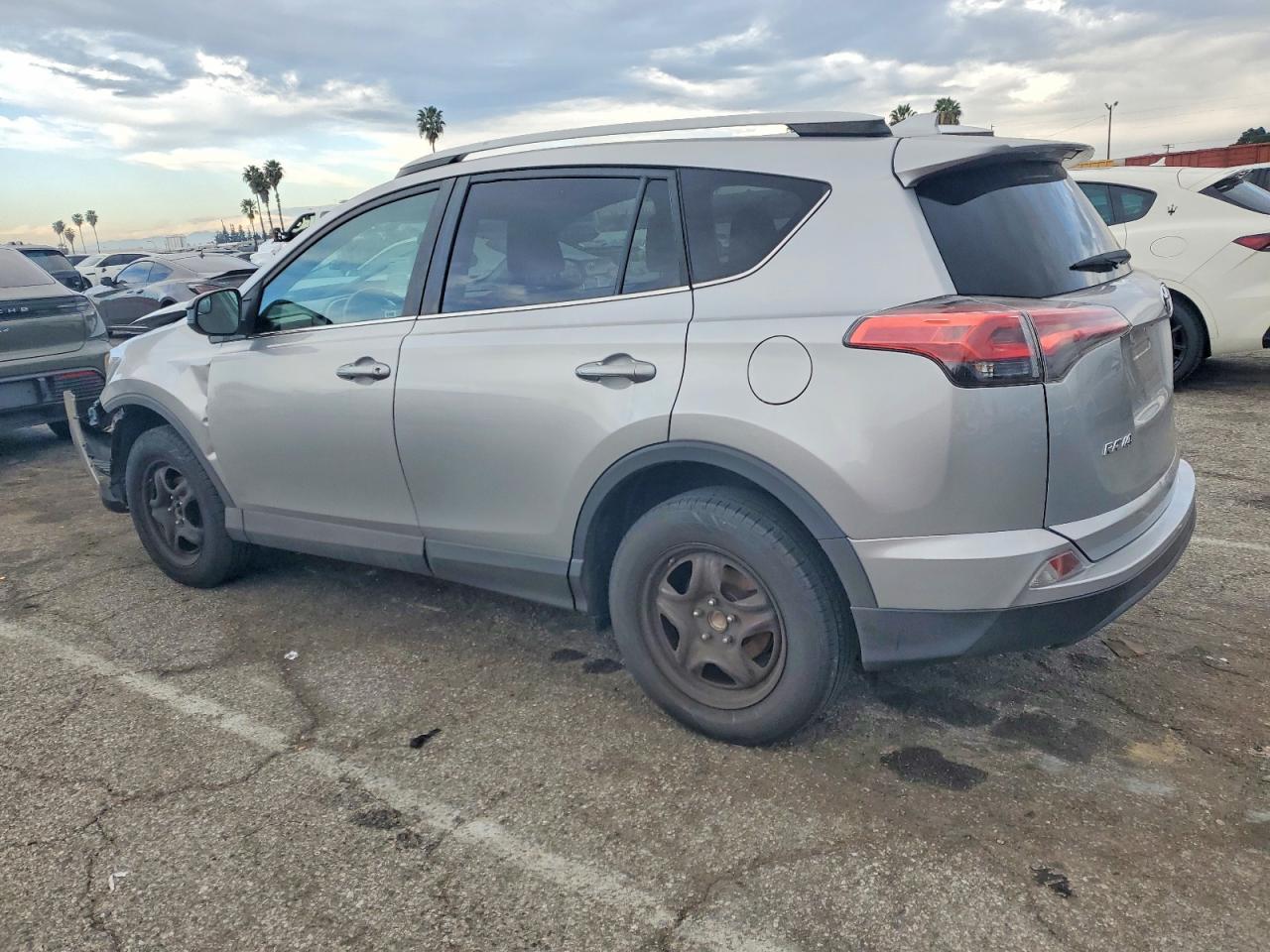 2016 TOYOTA RAV4 LE photo 3