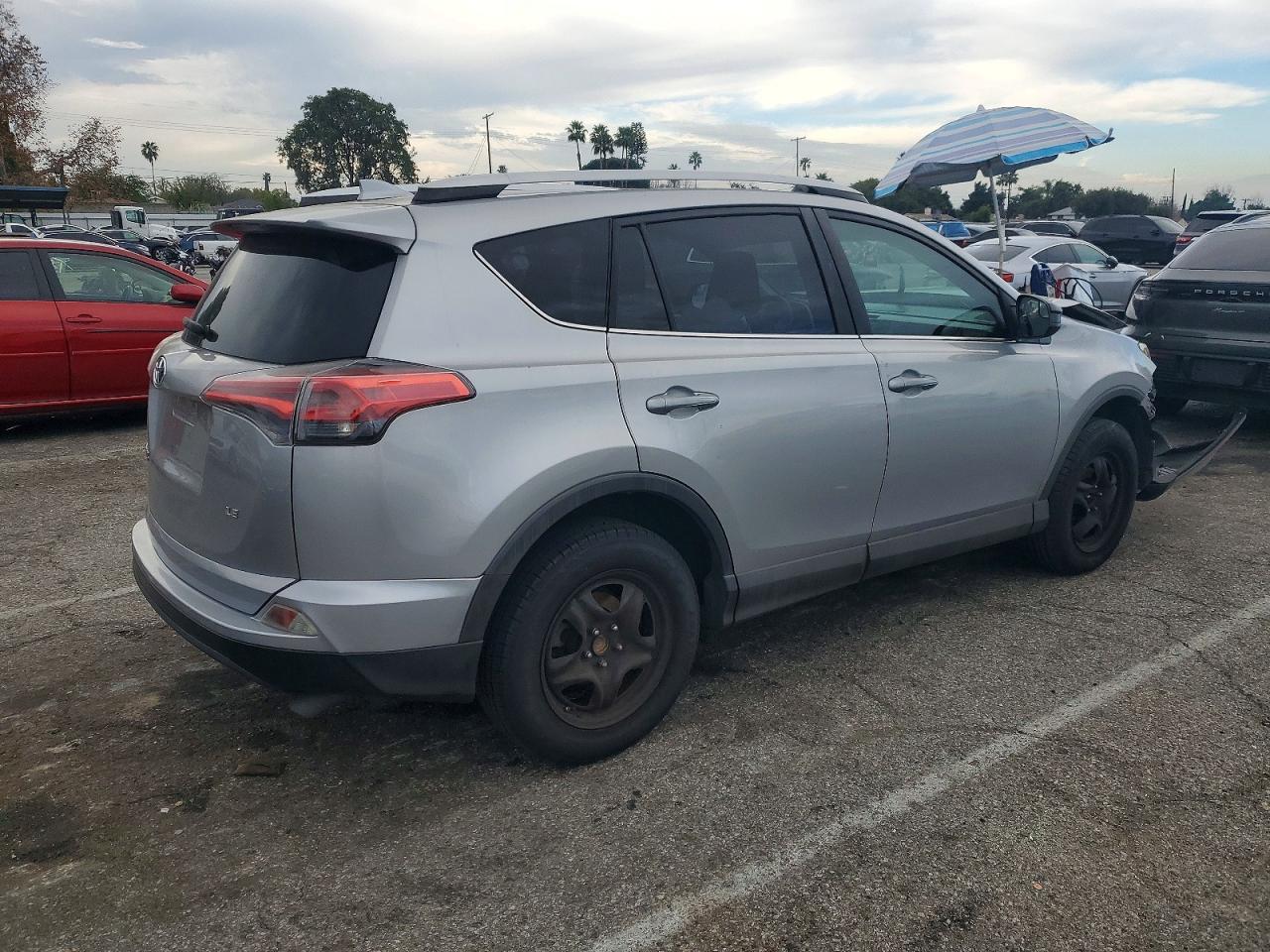 2016 TOYOTA RAV4 LE photo 5