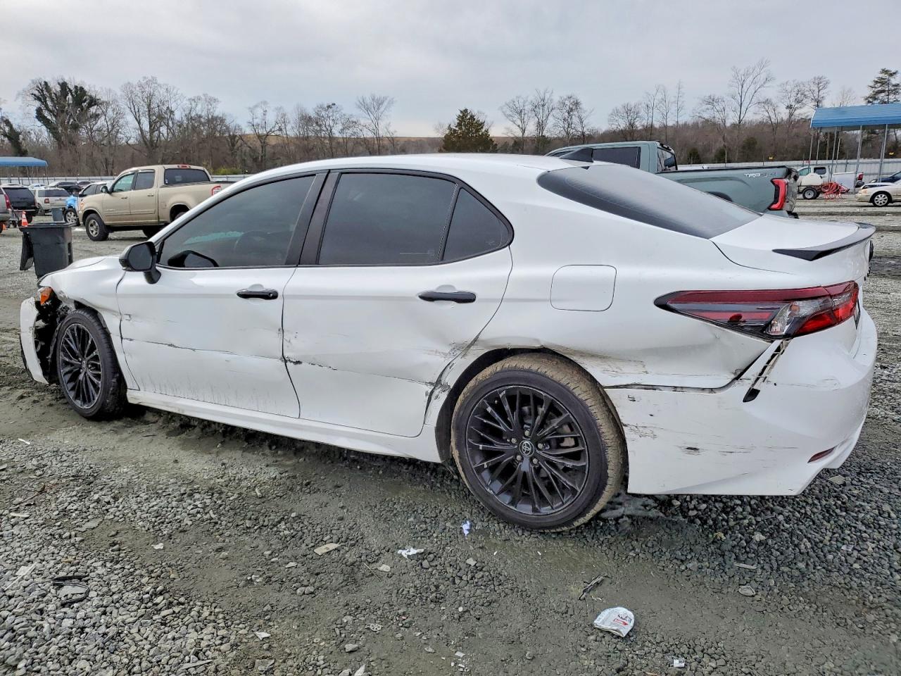 2022 TOYOTA CAMRY photo 3