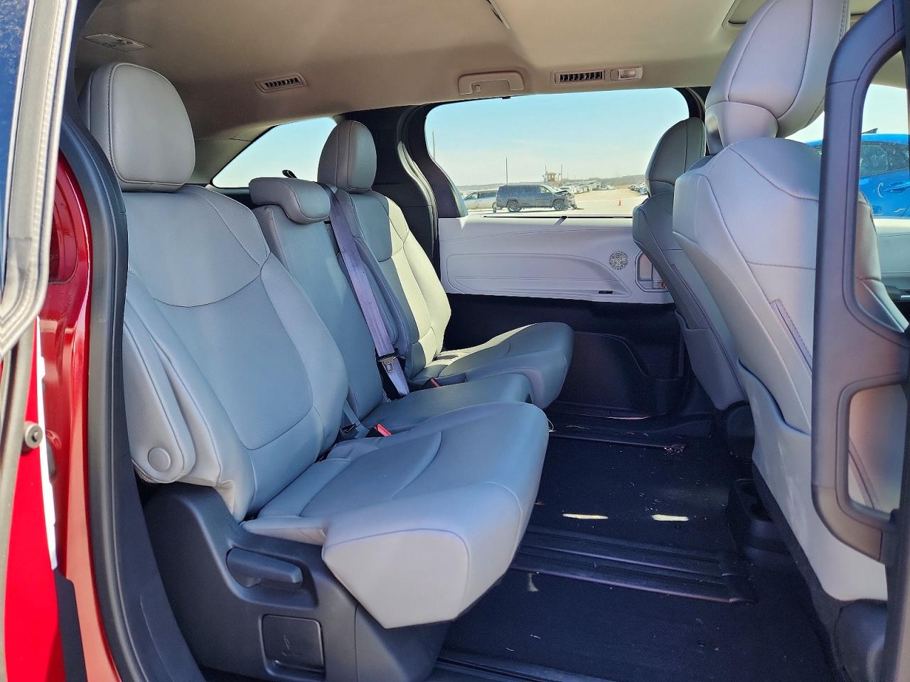 2025 TOYOTA SIENNA photo 11