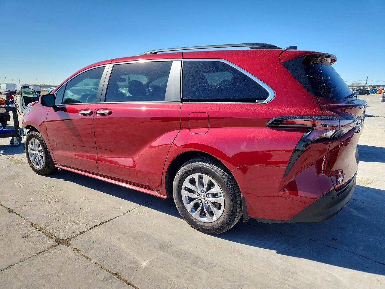 2025 TOYOTA SIENNA photo 2