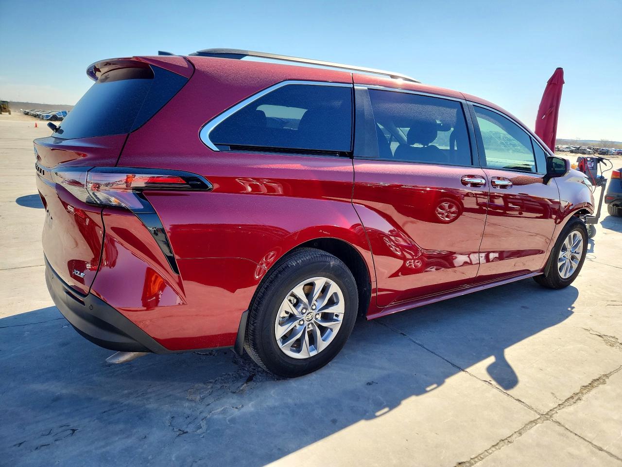 2025 TOYOTA SIENNA photo 3