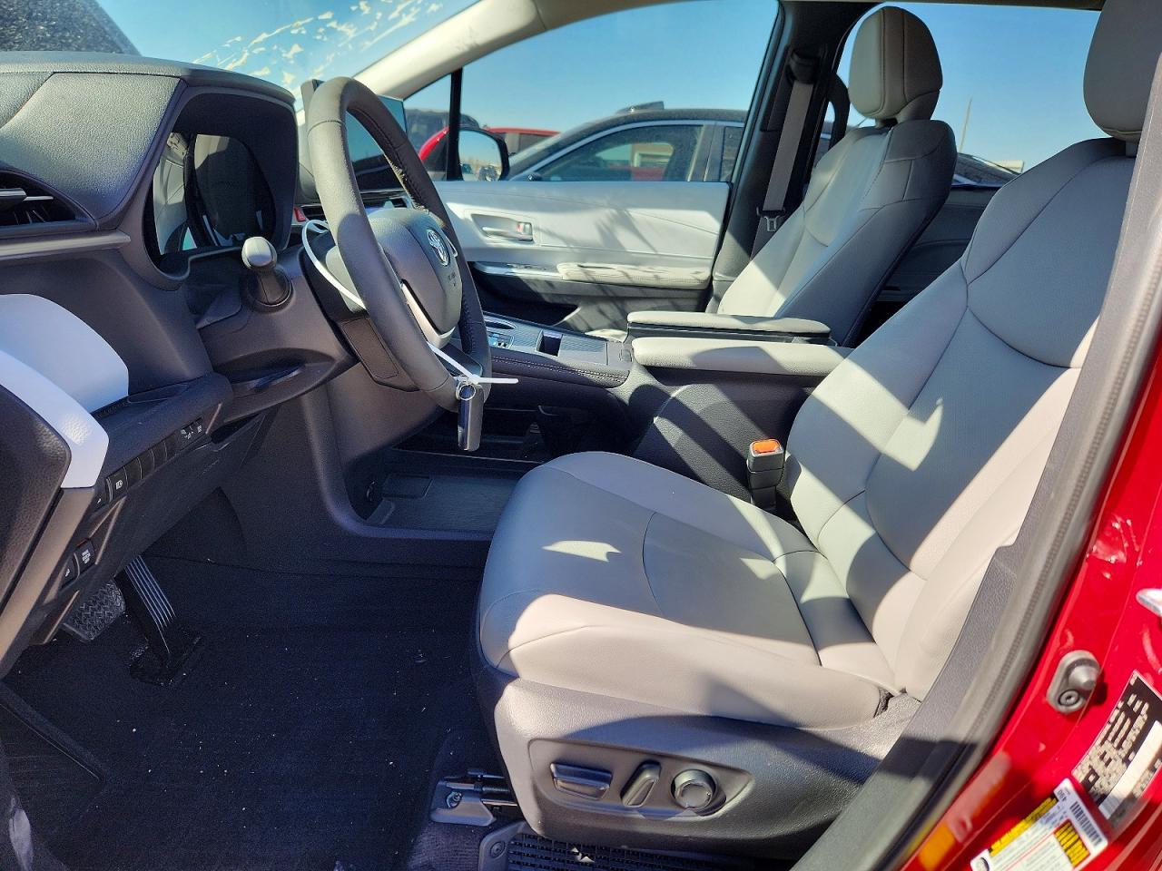 2025 TOYOTA SIENNA photo 7