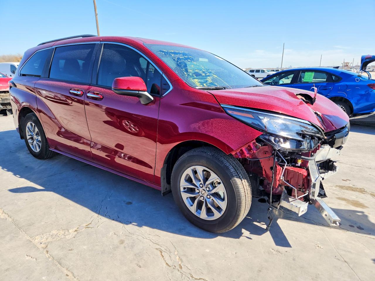2025 TOYOTA SIENNA photo 4