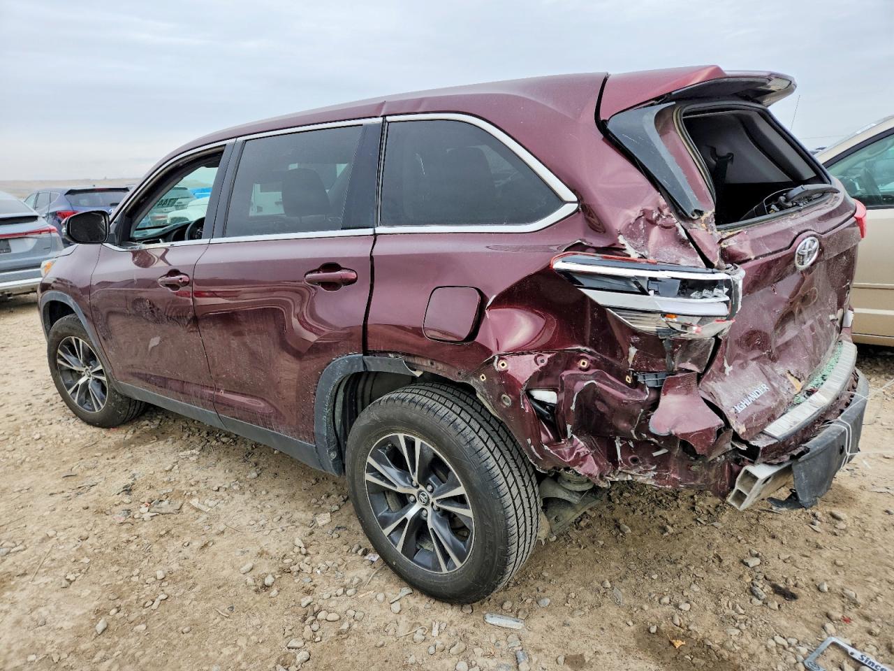 2019 TOYOTA HIGHLANDER LE photo 2