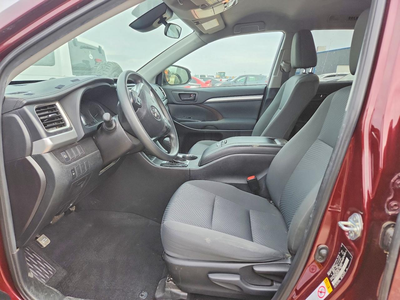 2019 TOYOTA HIGHLANDER LE photo 7