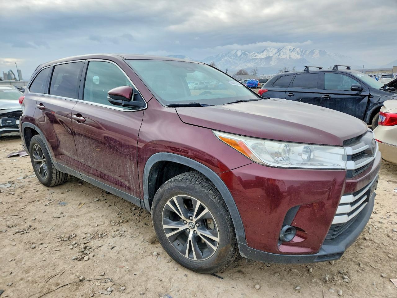 2019 TOYOTA HIGHLANDER LE photo 4