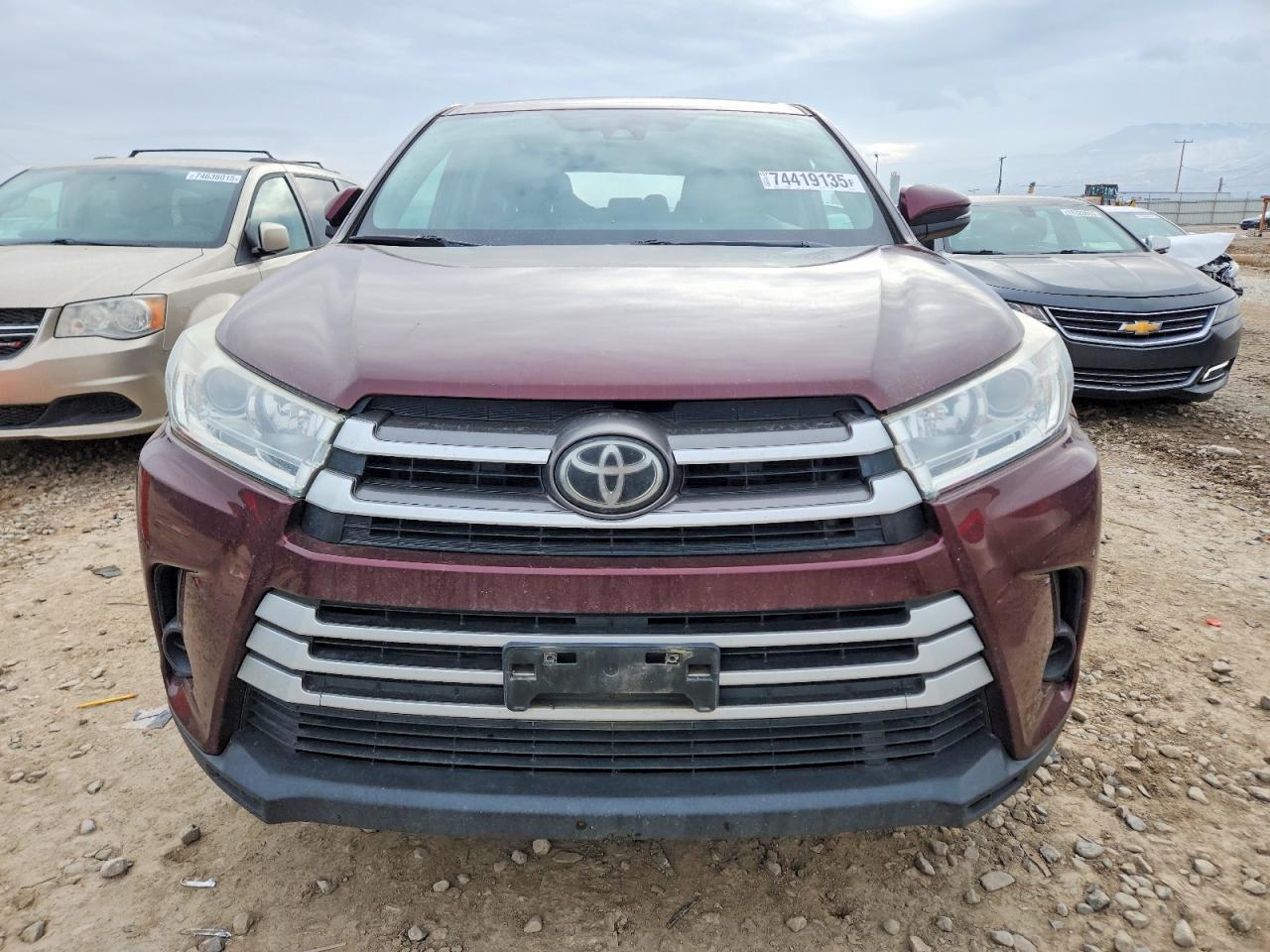 2019 TOYOTA HIGHLANDER LE photo 5