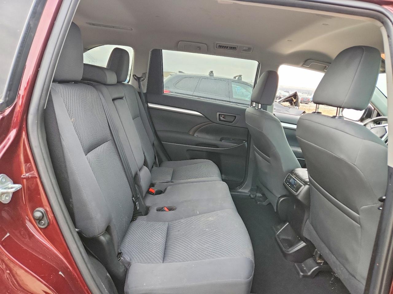 2019 TOYOTA HIGHLANDER LE photo 10