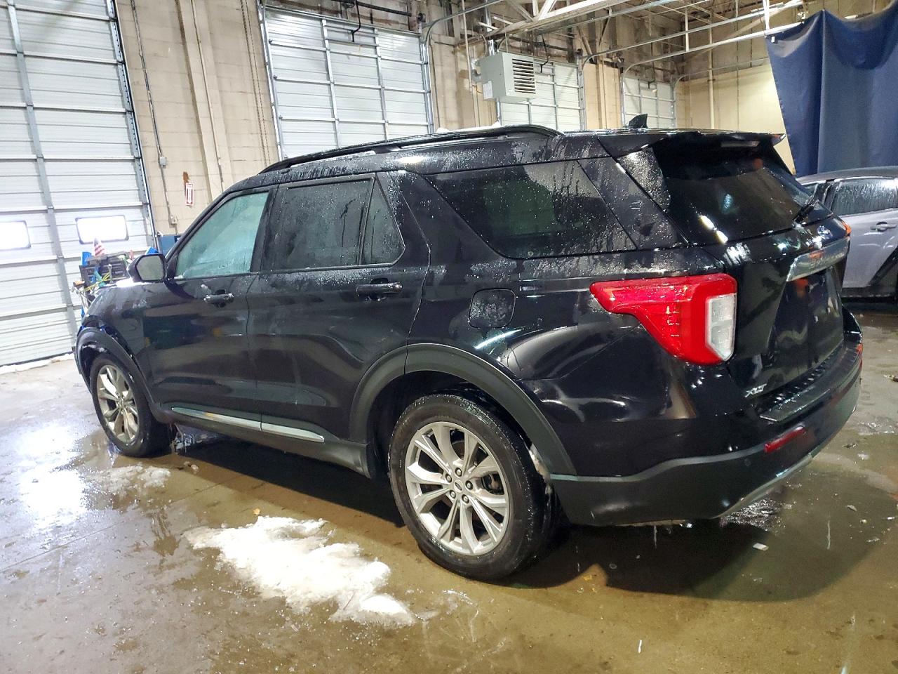 2023 FORD EXPLORER XLT photo 4