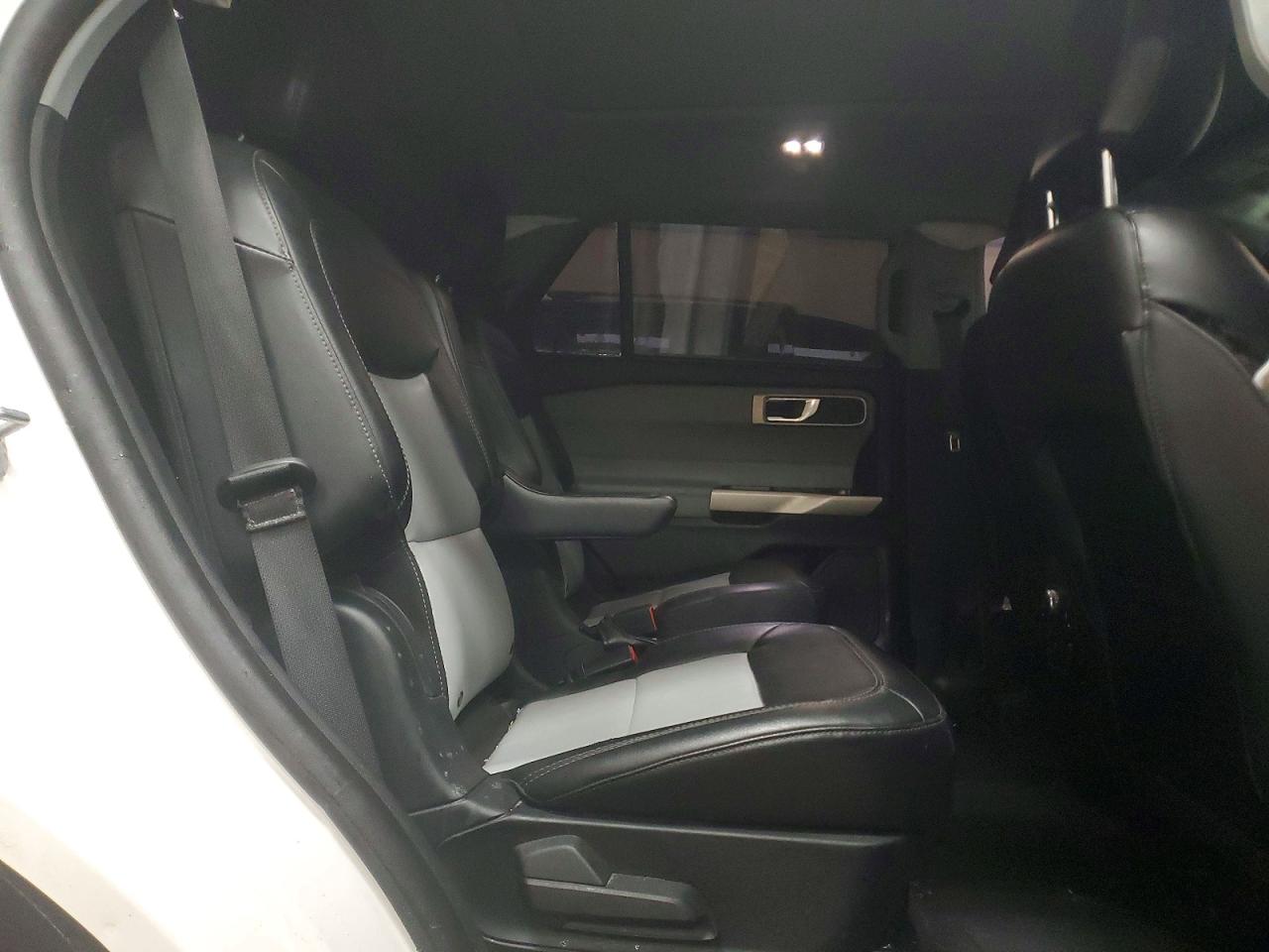 2023 FORD EXPLORER XLT photo 31
