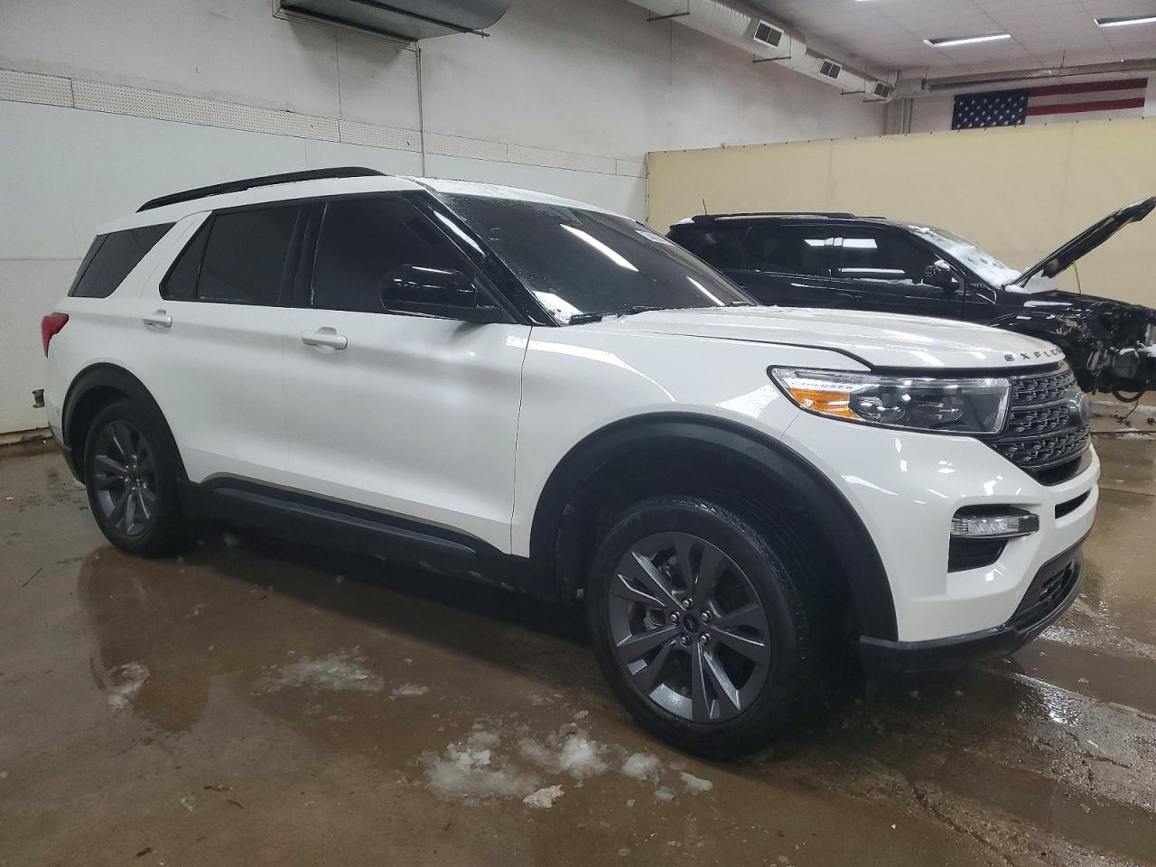 2023 FORD EXPLORER XLT photo 10