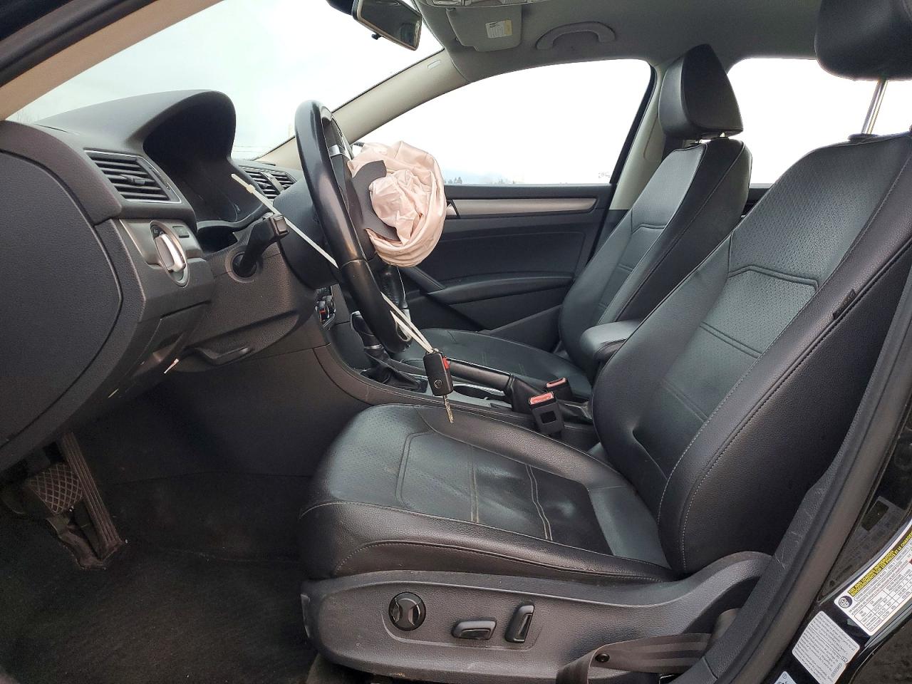 2015 VOLKSWAGEN PASSAT SE photo 13