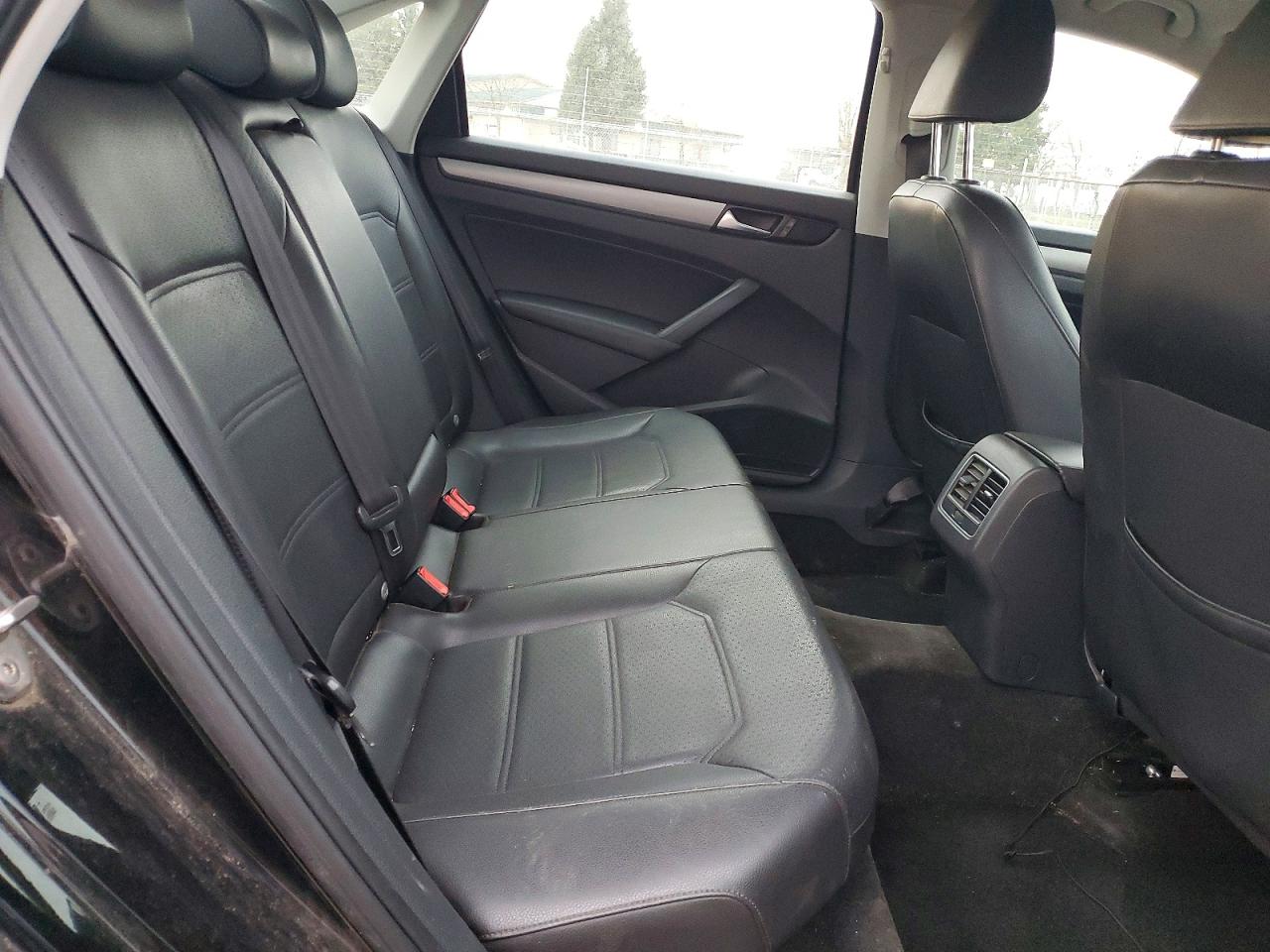2015 VOLKSWAGEN PASSAT SE photo 19