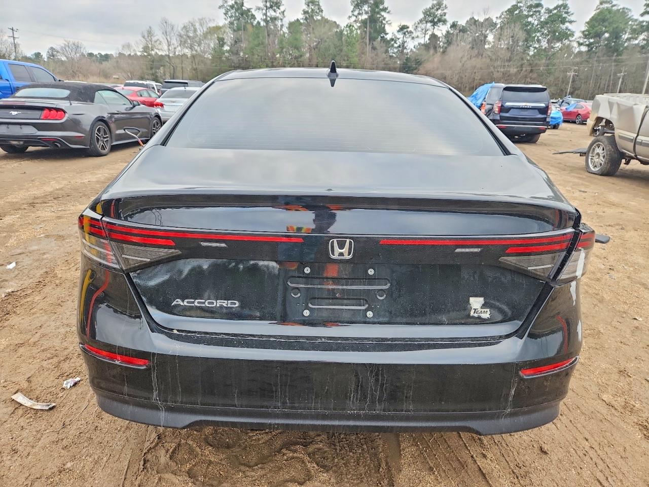 2025 HONDA ACCORD LX photo 11