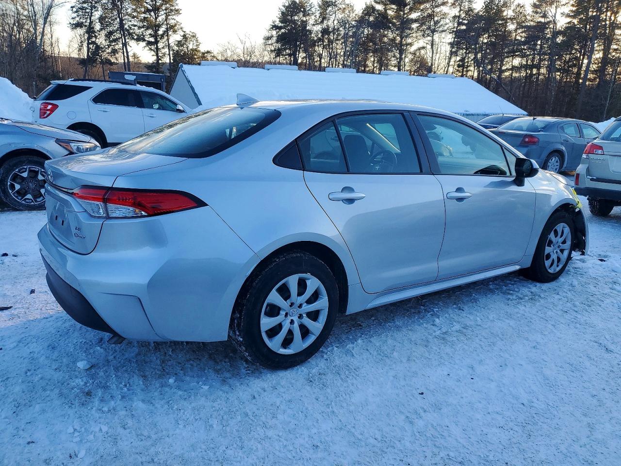 2025 TOYOTA COROLLA LE photo 3