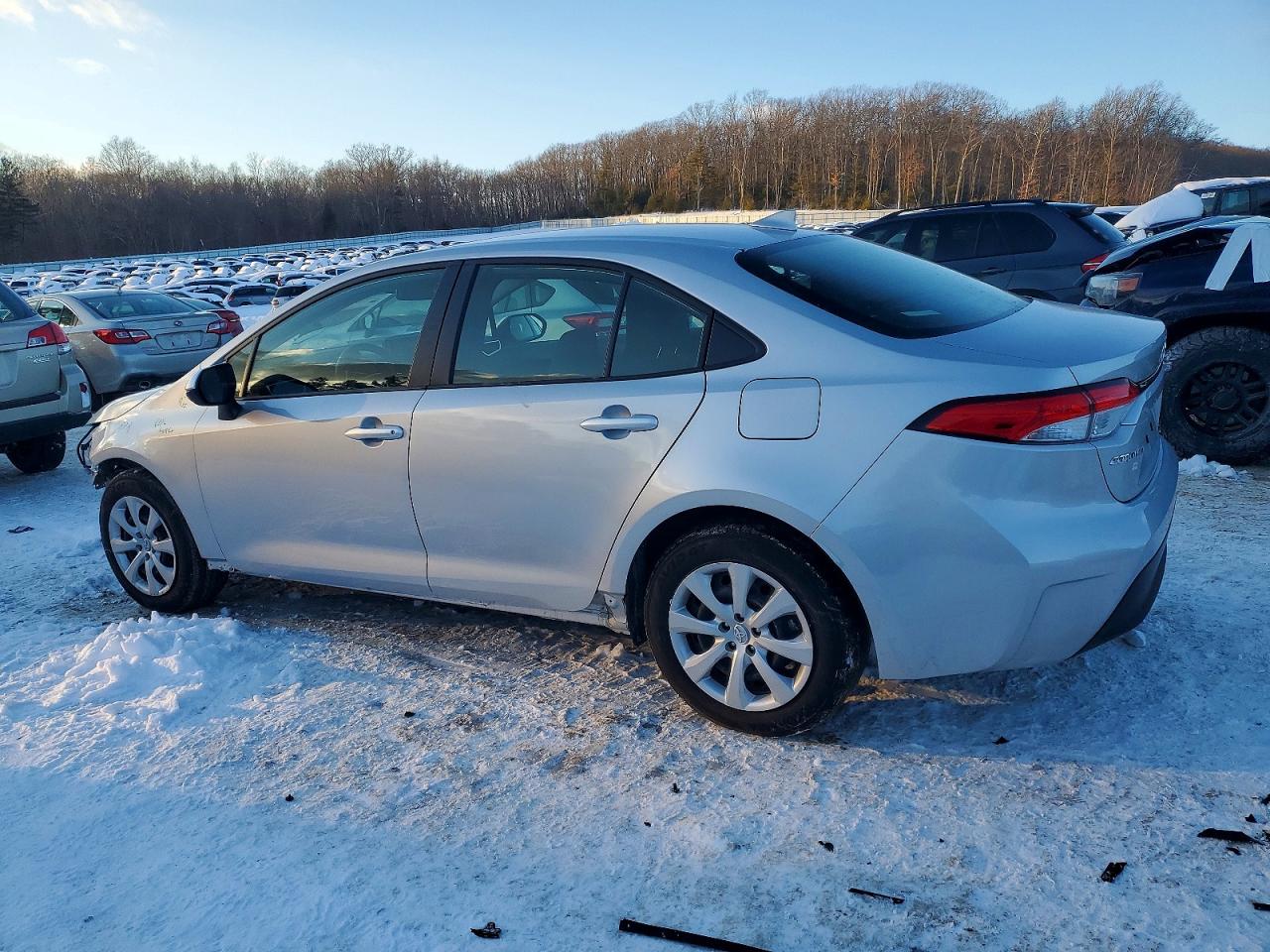 2025 TOYOTA COROLLA LE photo 2