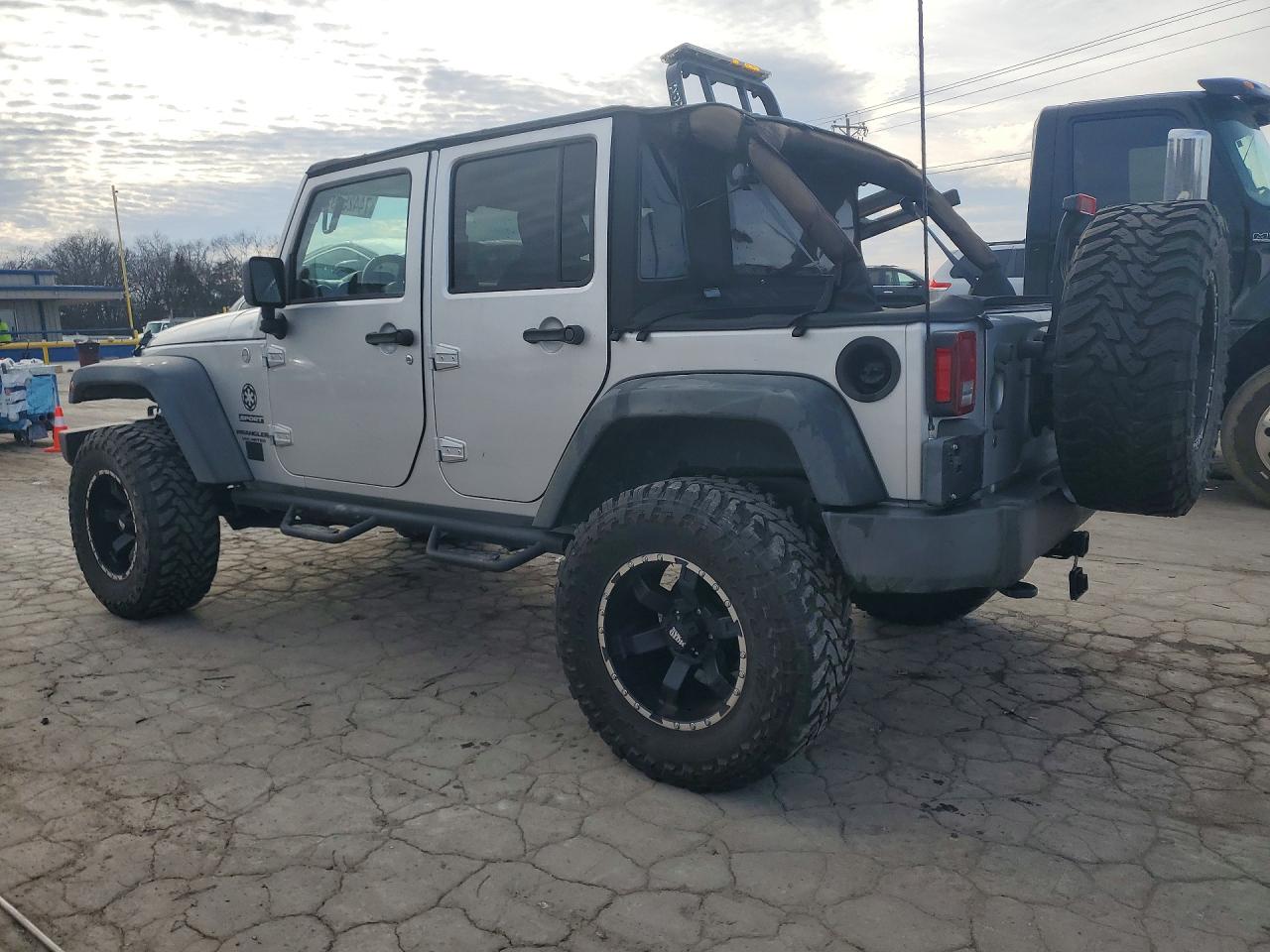 2010 JEEP WRANGLER UNLIMITED SPORT photo 2